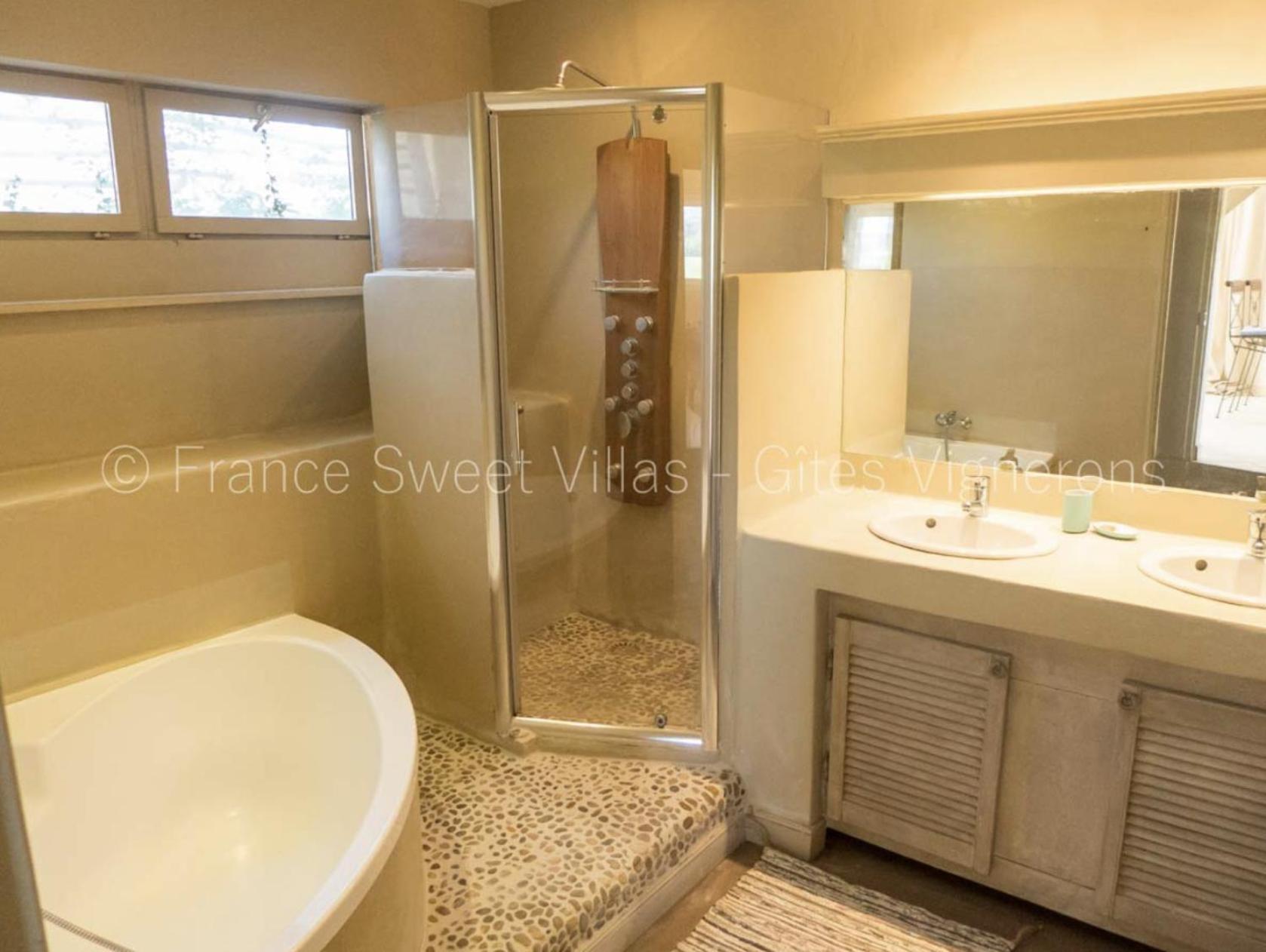 Suite Ou Chambre Privee A La Forge Des Cypres Loupia Exterior foto